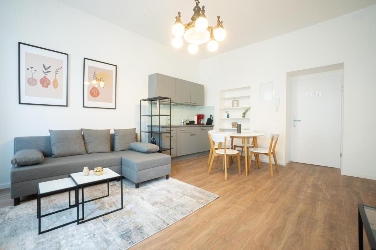 Spacious Apartment With Huge Shared Terrace And Grill Located Between City Centre And Donau River Wien Exteriör bild