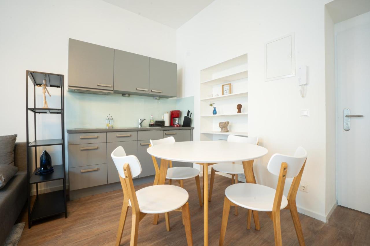 Spacious Apartment With Huge Shared Terrace And Grill Located Between City Centre And Donau River Wien Exteriör bild