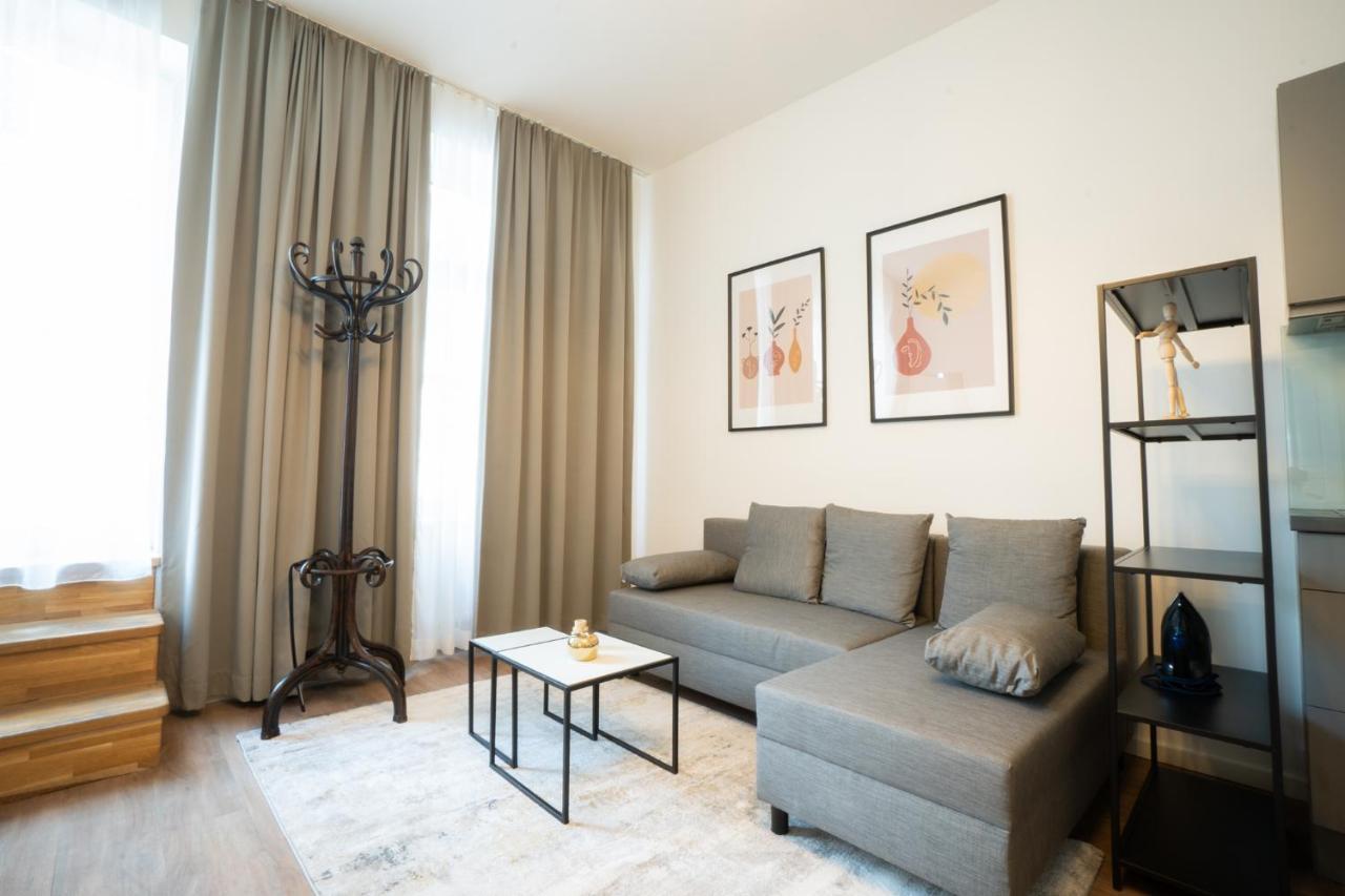 Spacious Apartment With Huge Shared Terrace And Grill Located Between City Centre And Donau River Wien Exteriör bild