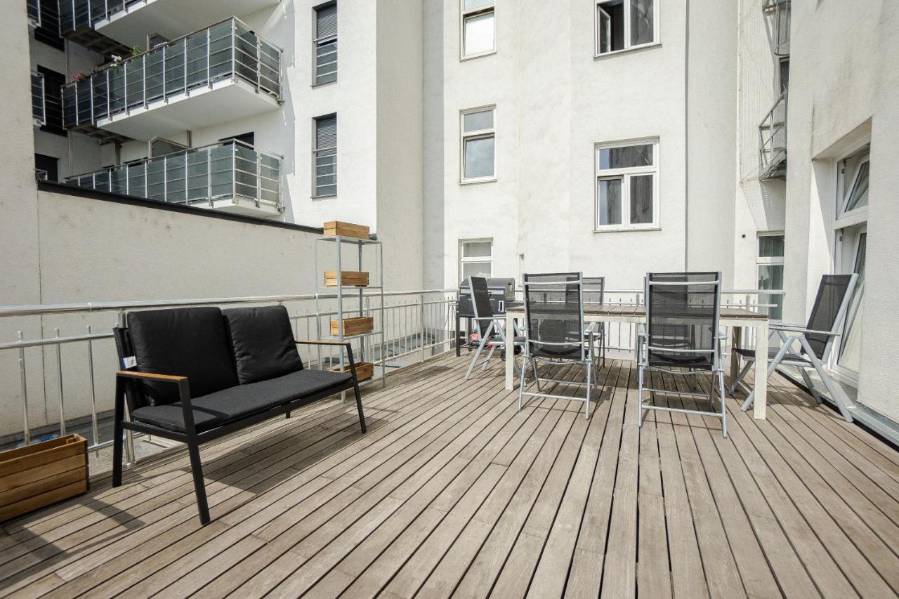 Spacious Apartment With Huge Shared Terrace And Grill Located Between City Centre And Donau River Wien Exteriör bild