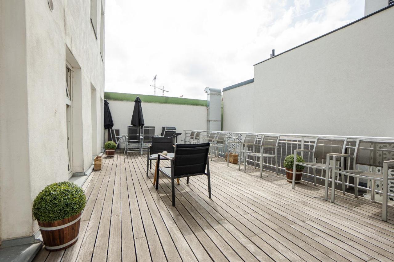 Spacious Apartment With Huge Shared Terrace And Grill Located Between City Centre And Donau River Wien Exteriör bild