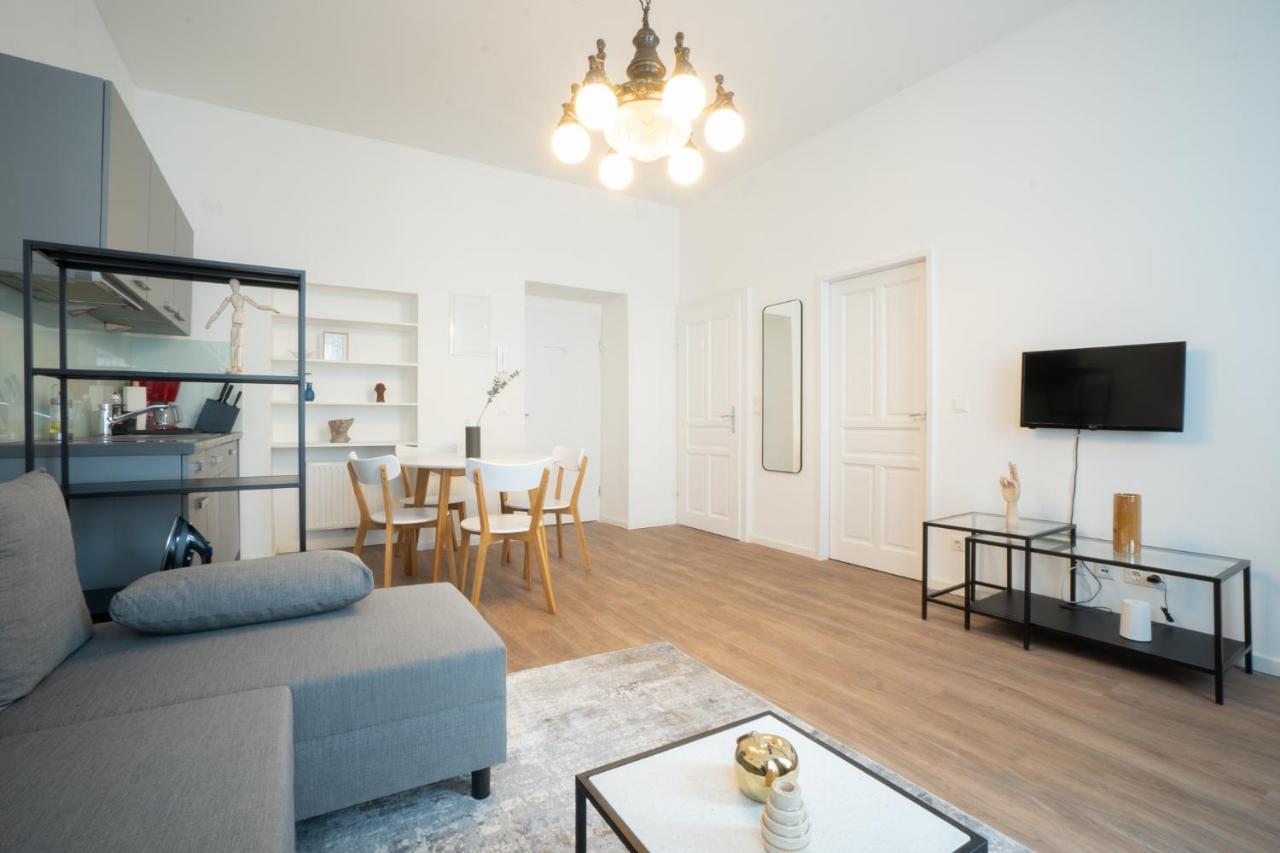 Spacious Apartment With Huge Shared Terrace And Grill Located Between City Centre And Donau River Wien Exteriör bild